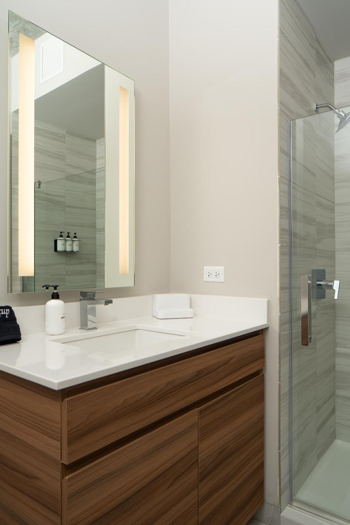 Kasa River North Chicago Room photo
