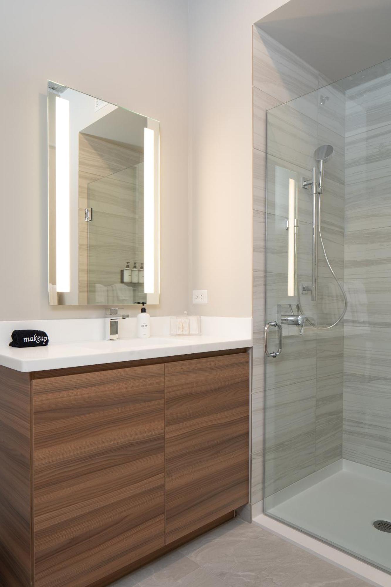 Kasa River North Chicago Room photo